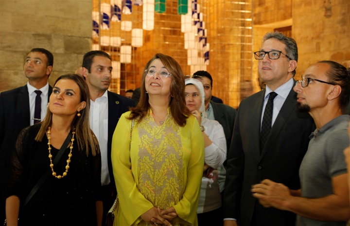 وزير الآثار يشارك في افتتاح معرض فني بشارع المعز وزير الآثار يشارك في افتتاح معرض فني بشارع المعز