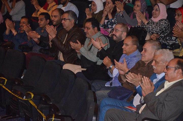 شاهد.. أتوبيس "رحلة سعيدة" ينطلق من "الحرية للإبداع" شاهد.. أتوبيس "رحلة سعيدة" ينطلق من "الحرية للإبداع"