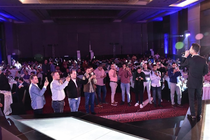 بالصور.. هيثم شاكر يتألق في إحتفالية ضخمة لإطلاق أحد "الهواتف " بحضور أمير كرارة سفير الحملة بالشرق الأوسط بالصور.. هيثم شاكر يتألق في إحتفالية ضخمة لإطلاق أحد "الهواتف " بحضور أمير كرارة سفير الحملة بالشرق الأوسط