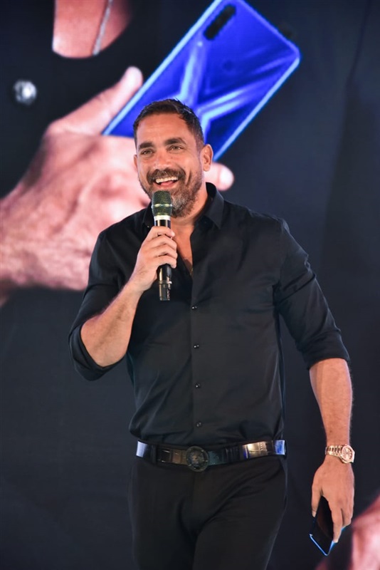 بالصور.. هيثم شاكر يتألق في إحتفالية ضخمة لإطلاق أحد "الهواتف " بحضور أمير كرارة سفير الحملة بالشرق الأوسط بالصور.. هيثم شاكر يتألق في إحتفالية ضخمة لإطلاق أحد "الهواتف " بحضور أمير كرارة سفير الحملة بالشرق الأوسط