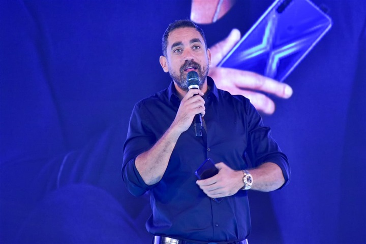 بالصور.. هيثم شاكر يتألق في إحتفالية ضخمة لإطلاق أحد "الهواتف " بحضور أمير كرارة سفير الحملة بالشرق الأوسط بالصور.. هيثم شاكر يتألق في إحتفالية ضخمة لإطلاق أحد "الهواتف " بحضور أمير كرارة سفير الحملة بالشرق الأوسط