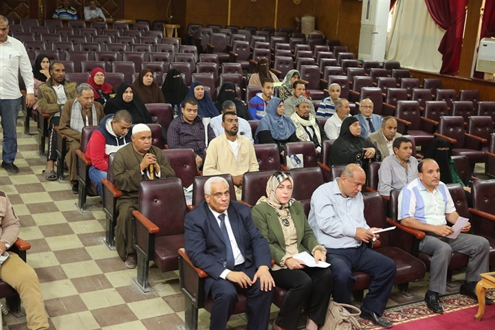 بالصور.. سكرتير مساعد كفر الشيخ يناقش 31 شكوي في اللقاء الأسبوعي