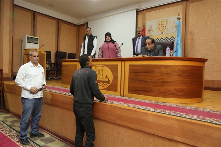 بالصور.. سكرتير مساعد كفر الشيخ يناقش 31 شكوي في اللقاء الأسبوعي