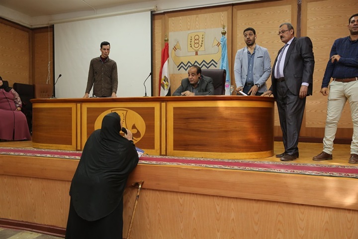 بالصور.. سكرتير مساعد كفر الشيخ يناقش 31 شكوي في اللقاء الأسبوعي