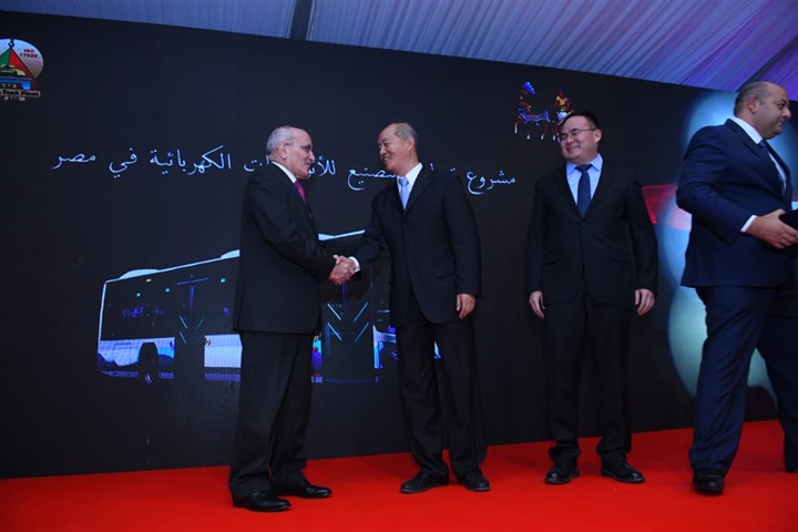 "العصار" في حفل تدشين مشروع الأتوبيسات الكهربائية في مصر‎: يوجد اهتمام بمواكبة التطور التكنولوجي العالمي