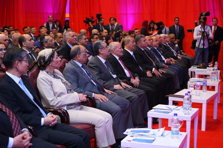 "العصار" في حفل تدشين مشروع الأتوبيسات الكهربائية في مصر‎: يوجد اهتمام بمواكبة التطور التكنولوجي العالمي
