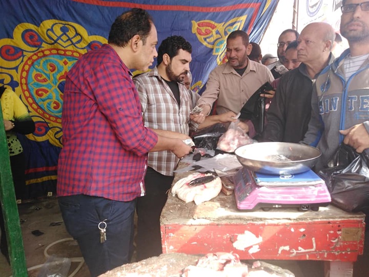 بالصور.. طرح لحوم بلدية بسعر 60 جنيها للكيلو بكفر الشيخ