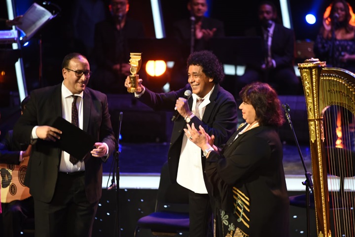 محمد منير يبدع في افتتاح مهرجان الموسيقي العربية في دورته 28 محمد منير يبدع في افتتاح مهرجان الموسيقي العربية في دورته 28