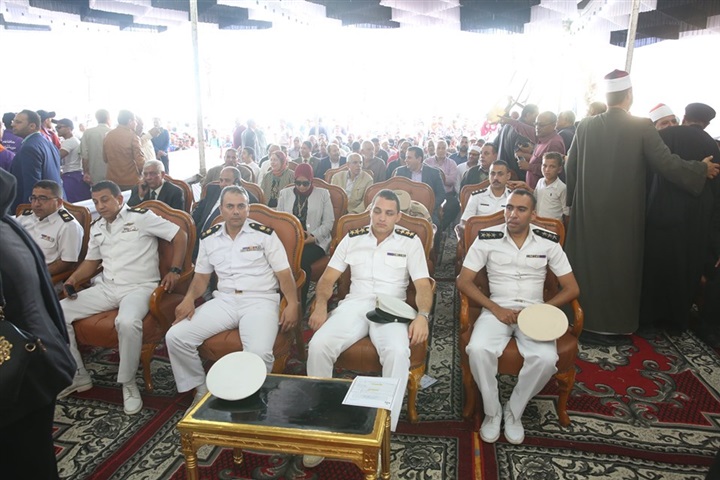 بالصور.. محافظ كفر الشيخ يطلق فعاليات الاحتفال بالعيد القومي بحضور قادة القوات البحرية بالبرلس