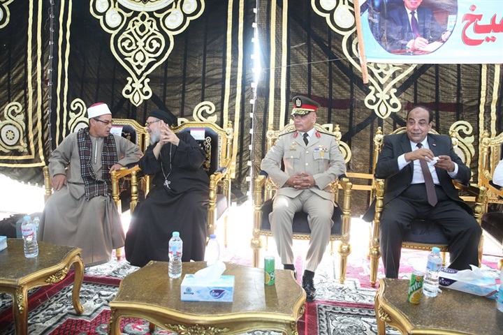 بالصور.. محافظ كفر الشيخ يطلق فعاليات الاحتفال بالعيد القومي بحضور قادة القوات البحرية بالبرلس