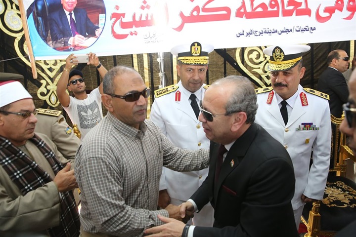 بالصور.. محافظ كفر الشيخ يطلق فعاليات الاحتفال بالعيد القومي بحضور قادة القوات البحرية بالبرلس