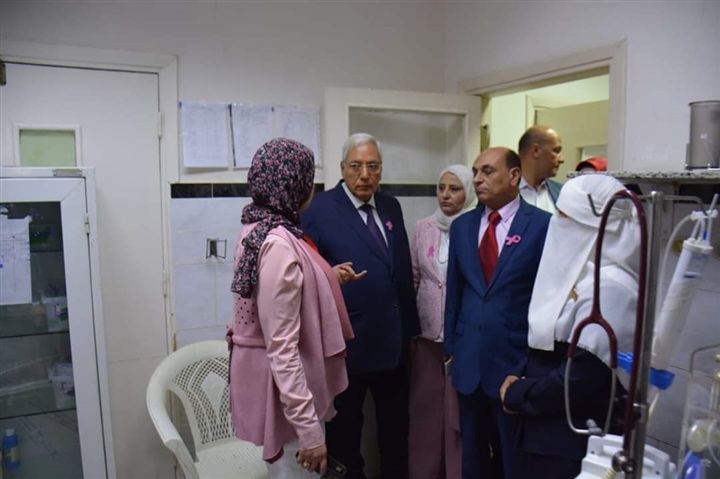 محافظ الدقهلية يتفقد مستشفى التأمين الصحي ويشهد اليوم العالمي للتوعية بسرطان الثدي