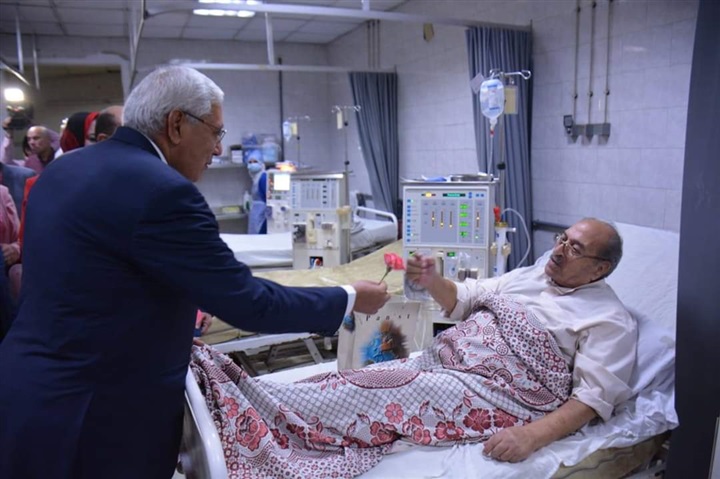محافظ الدقهلية يتفقد مستشفى التأمين الصحي ويشهد اليوم العالمي للتوعية بسرطان الثدي