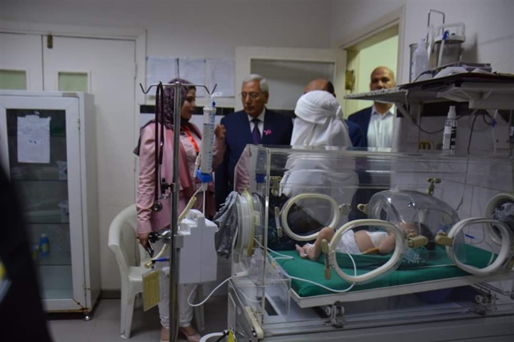محافظ الدقهلية يتفقد مستشفى التأمين الصحي ويشهد اليوم العالمي للتوعية بسرطان الثدي