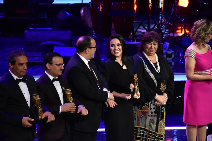 محمد منير يبدع في افتتاح مهرجان الموسيقي العربية في دورته 28 محمد منير يبدع في افتتاح مهرجان الموسيقي العربية في دورته 28