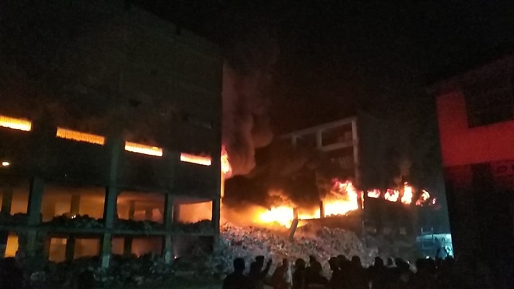 بالصور.. بسبب الحريق.. انهيار مصنع للدراجات البخارية بقليوب بالصور.. بسبب الحريق.. انهيار مصنع للدراجات البخارية بقليوب
