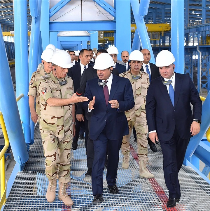السيسي يفتتح عدد من المشروعات التنموية والخدمية بالسويس ووسط وجنوب سيناء السيسي يفتتح عدد من المشروعات التنموية والخدمية بالسويس ووسط وجنوب سيناء