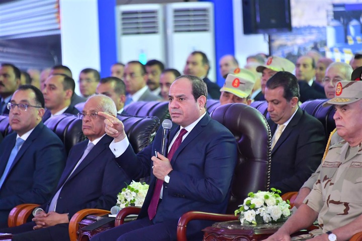 السيسي يفتتح عدد من المشروعات التنموية والخدمية بالسويس ووسط وجنوب سيناء السيسي يفتتح عدد من المشروعات التنموية والخدمية بالسويس ووسط وجنوب سيناء