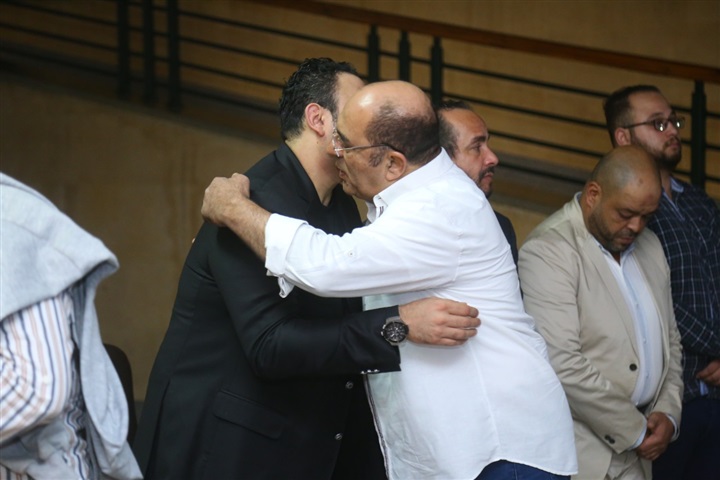 أحمد حلمي والسعدني وعمرو يوسف ونجوم الفن في عزاء والد أكرم حسني أحمد حلمي والسعدني وعمرو يوسف ونجوم الفن في عزاء والد أكرم حسني