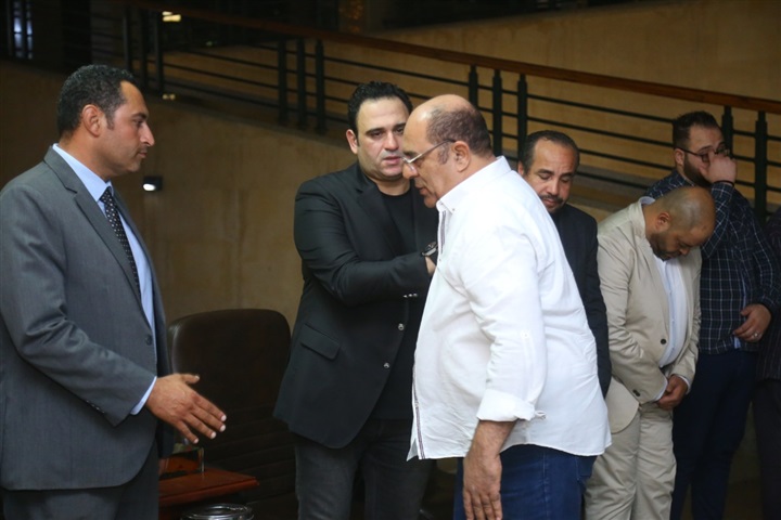 أحمد حلمي والسعدني وعمرو يوسف ونجوم الفن في عزاء والد أكرم حسني أحمد حلمي والسعدني وعمرو يوسف ونجوم الفن في عزاء والد أكرم حسني
