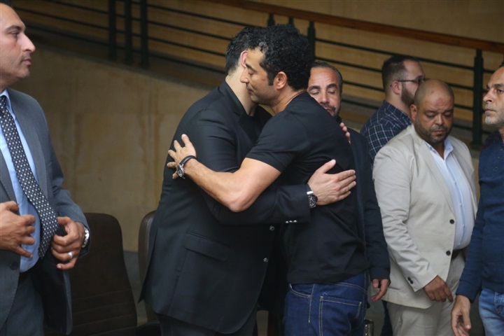 أحمد حلمي والسعدني وعمرو يوسف ونجوم الفن في عزاء والد أكرم حسني أحمد حلمي والسعدني وعمرو يوسف ونجوم الفن في عزاء والد أكرم حسني