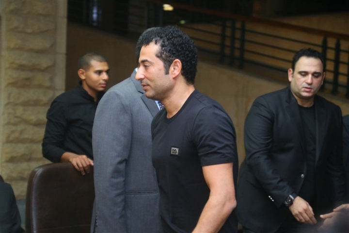 أحمد حلمي والسعدني وعمرو يوسف ونجوم الفن في عزاء والد أكرم حسني أحمد حلمي والسعدني وعمرو يوسف ونجوم الفن في عزاء والد أكرم حسني