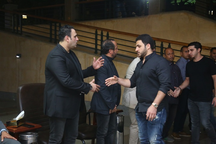 أحمد حلمي والسعدني وعمرو يوسف ونجوم الفن في عزاء والد أكرم حسني أحمد حلمي والسعدني وعمرو يوسف ونجوم الفن في عزاء والد أكرم حسني