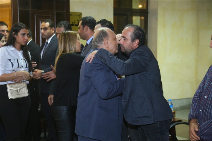 أحمد حلمي والسعدني وعمرو يوسف ونجوم الفن في عزاء والد أكرم حسني أحمد حلمي والسعدني وعمرو يوسف ونجوم الفن في عزاء والد أكرم حسني