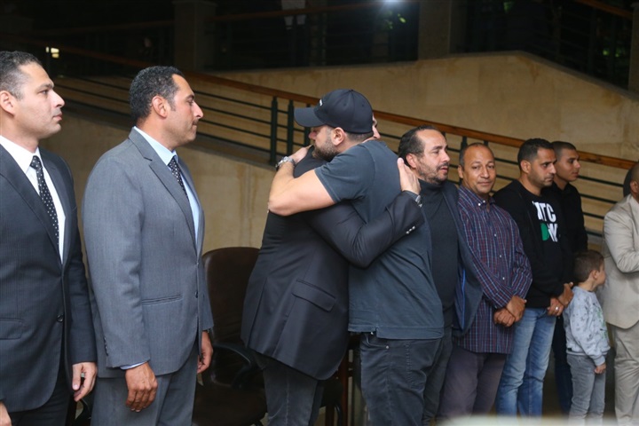 أحمد حلمي والسعدني وعمرو يوسف ونجوم الفن في عزاء والد أكرم حسني أحمد حلمي والسعدني وعمرو يوسف ونجوم الفن في عزاء والد أكرم حسني