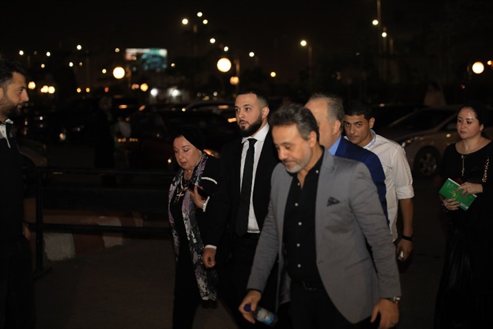 بدء توافد الحضور عزاء هيثم أحمد ذكي