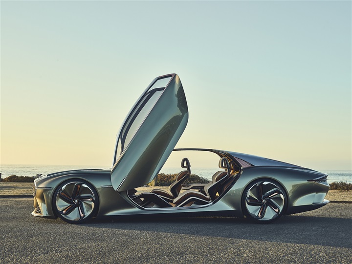 Bentley EXP 100 GT شراكات عمل وثيقة لمستقبل تنقّل فاخر ومستدام Bentley EXP 100 GT شراكات عمل وثيقة لمستقبل تنقّل فاخر ومستدام