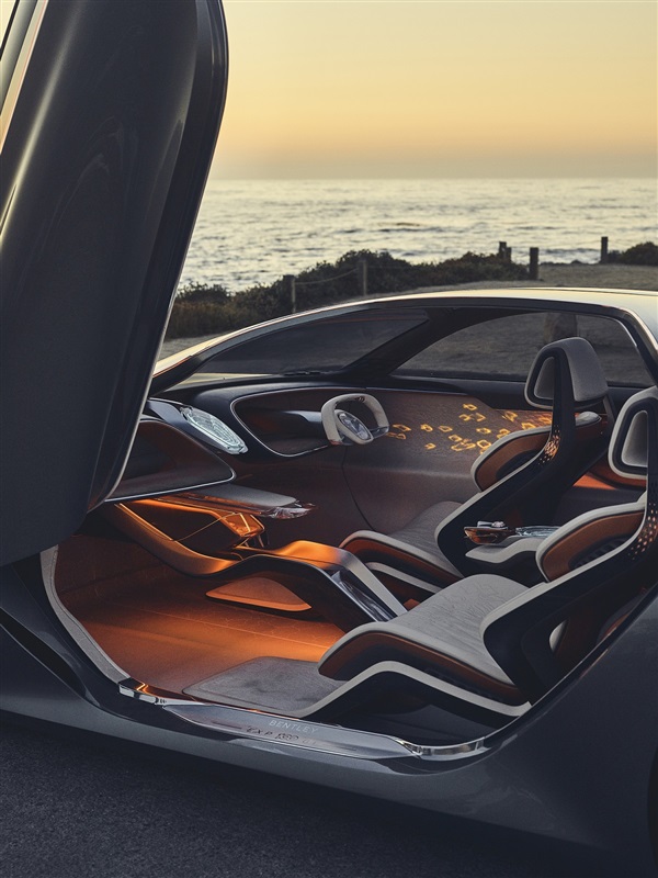 Bentley EXP 100 GT شراكات عمل وثيقة لمستقبل تنقّل فاخر ومستدام