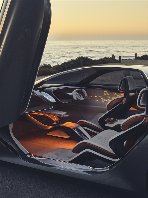 Bentley EXP 100 GT شراكات عمل وثيقة لمستقبل تنقّل فاخر ومستدام Bentley EXP 100 GT شراكات عمل وثيقة لمستقبل تنقّل فاخر ومستدام