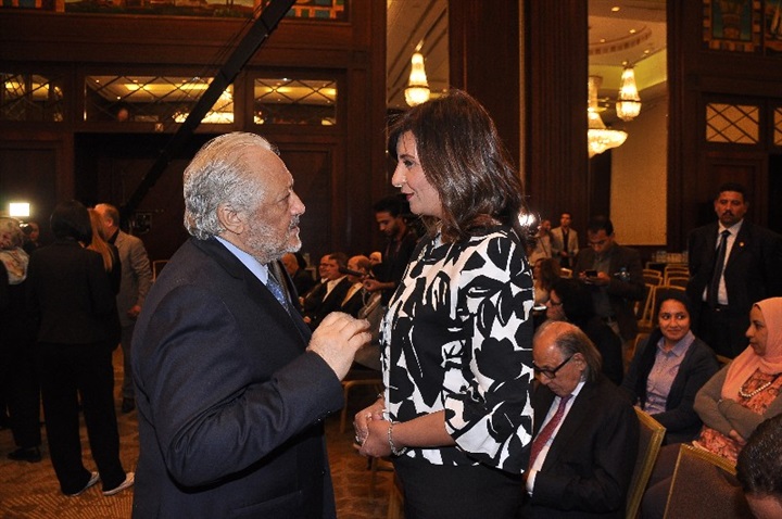 بالصور.. وزيرة الهجرة ونجوم الفن والمشاهير في توقيع "أيام في بيت المحترم" لـ شافكي المنيري بالصور.. وزيرة الهجرة ونجوم الفن والمشاهير في توقيع "أيام في بيت المحترم" لـ شافكي المنيري