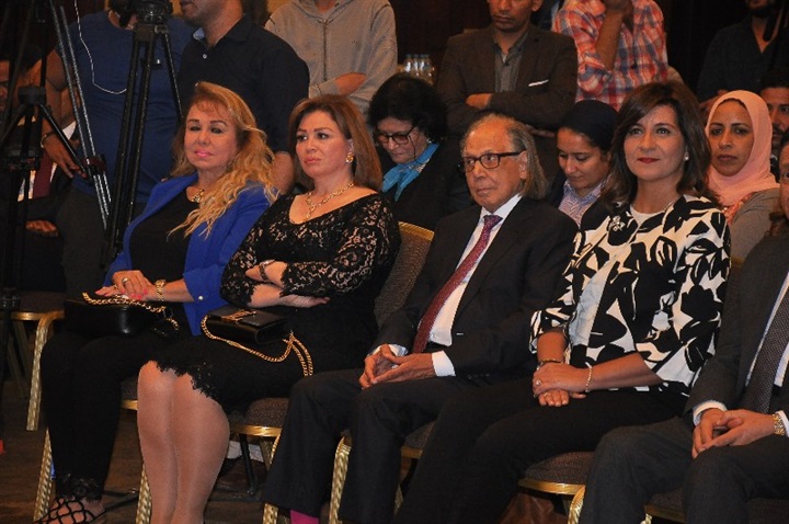 بالصور.. وزيرة الهجرة ونجوم الفن والمشاهير في توقيع "أيام في بيت المحترم" لـ شافكي المنيري بالصور.. وزيرة الهجرة ونجوم الفن والمشاهير في توقيع "أيام في بيت المحترم" لـ شافكي المنيري