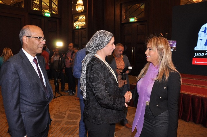بالصور.. وزيرة الهجرة ونجوم الفن والمشاهير في توقيع "أيام في بيت المحترم" لـ شافكي المنيري بالصور.. وزيرة الهجرة ونجوم الفن والمشاهير في توقيع "أيام في بيت المحترم" لـ شافكي المنيري