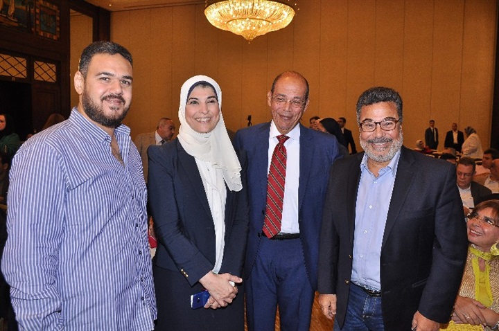 بالصور.. وزيرة الهجرة ونجوم الفن والمشاهير في توقيع "أيام في بيت المحترم" لـ شافكي المنيري بالصور.. وزيرة الهجرة ونجوم الفن والمشاهير في توقيع "أيام في بيت المحترم" لـ شافكي المنيري