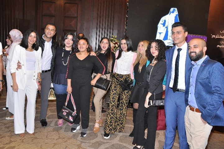 بالصور.. وزيرة الهجرة ونجوم الفن والمشاهير في توقيع "أيام في بيت المحترم" لـ شافكي المنيري بالصور.. وزيرة الهجرة ونجوم الفن والمشاهير في توقيع "أيام في بيت المحترم" لـ شافكي المنيري