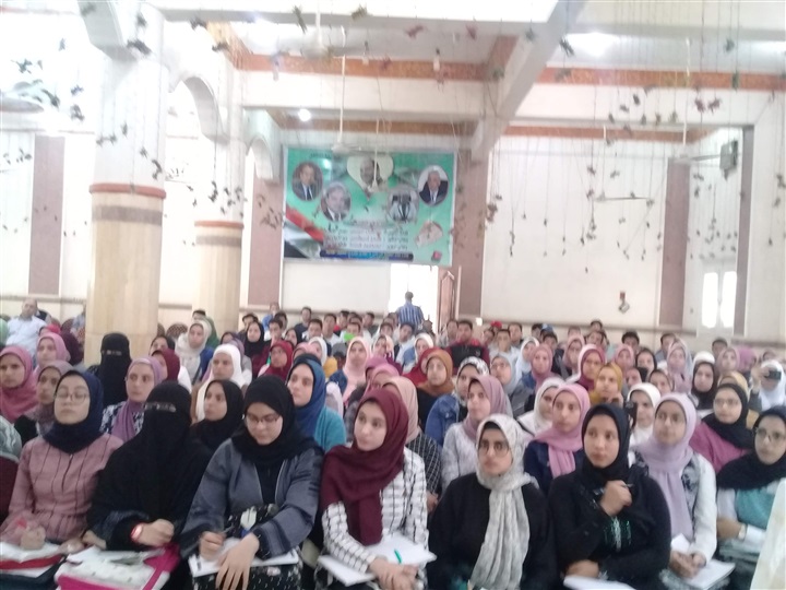 بالصور.. "تعليم كفر الشيخ" تنظم محاضرات مجانية لطلاب الثانوية العامة 