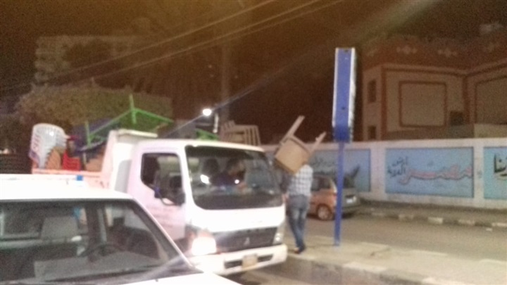 بالصور.. حملة ليليلة لإزالة الإشغالات بشوارع شرق مدينة كفر الشيخ