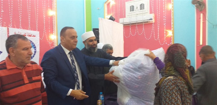بالصور.. "مستقبل وطن" يوزع 200 لحاف ضمن مبادرة حياة كريمة بكفر الشيخ