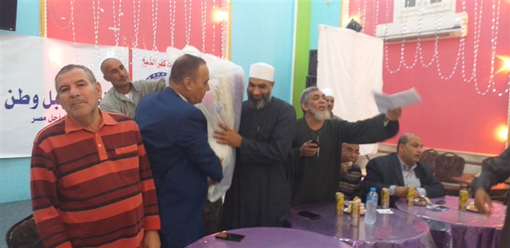 بالصور.. "مستقبل وطن" يوزع 200 لحاف ضمن مبادرة حياة كريمة بكفر الشيخ