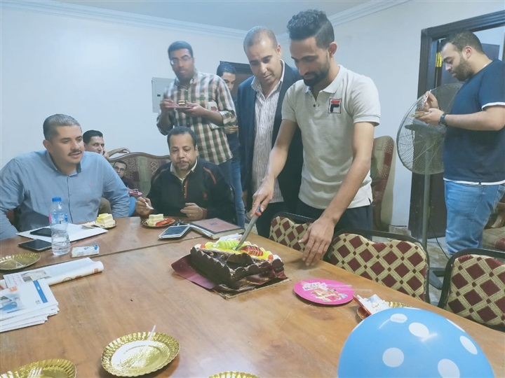 أسرة "صدى العرب" وجريدة السوق العربية تحتفل بعيد ميلاد الزميل عمرو بكير أسرة "صدى العرب" وجريدة السوق العربية تحتفل بعيد ميلاد الزميل عمرو بكير