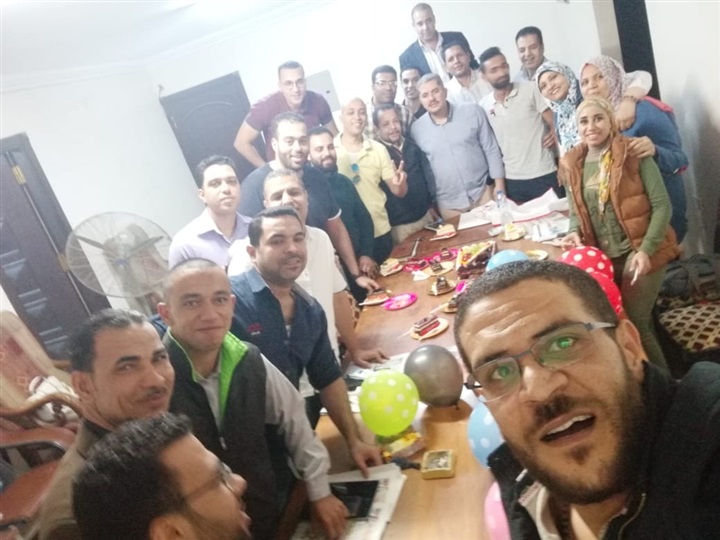 أسرة "صدى العرب" وجريدة السوق العربية تحتفل بعيد ميلاد الزميل عمرو بكير أسرة "صدى العرب" وجريدة السوق العربية تحتفل بعيد ميلاد الزميل عمرو بكير