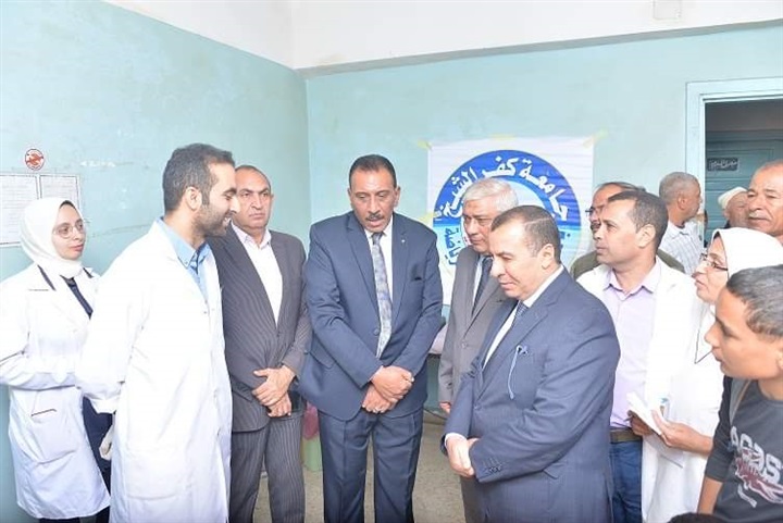 "صحتك تهمنا".. جامعة كفر الشيخ تواصل توجيه القوافل الطبية المجانية بقرى دسوق "صور"