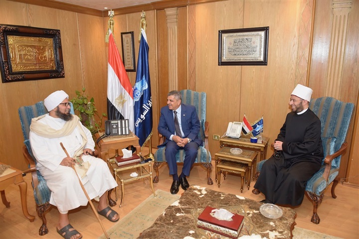 بحضور الشيخين الأزهري والحبيب الجفري.. هيئة قناة السويس تنظم ندوة دينية تثقيفية عن"حب الوطن والعمران"