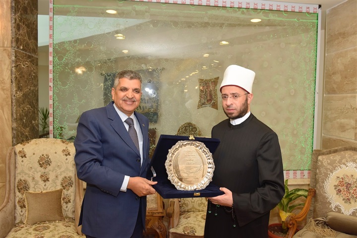 بحضور الشيخين الأزهري والحبيب الجفري.. هيئة قناة السويس تنظم ندوة دينية تثقيفية عن"حب الوطن والعمران"