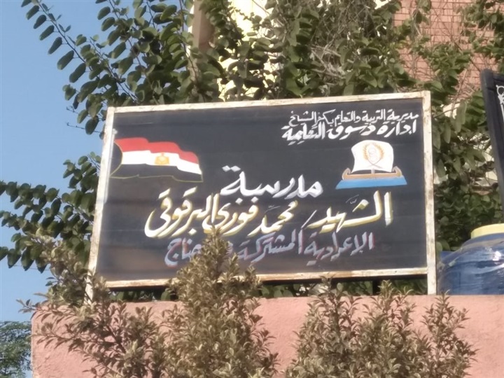 بالصور.. أبطال العملية " إيلات" يزورون قبر زميلهم الشهيد في كفر الشيخ
