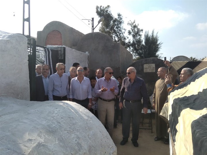 بالصور.. أبطال العملية " إيلات" يزورون قبر زميلهم الشهيد في كفر الشيخ