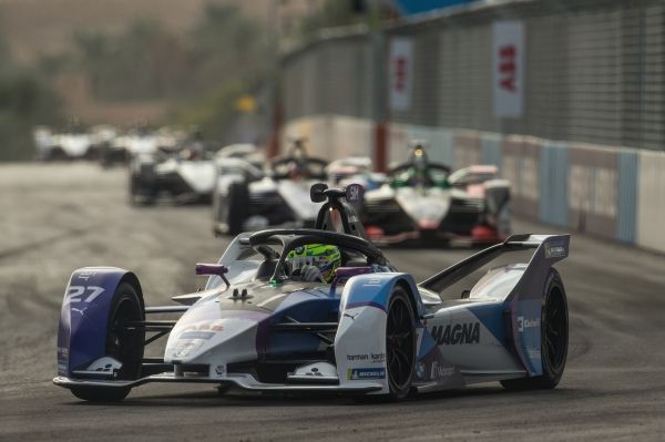 الجولة الثانية من بطولة العالم للفورميلا الكهربائية (Formula e) – الدرعية.. فوز مزدوج لفريق BMW بقيادة سيمز الجولة الثانية من بطولة العالم للفورميلا الكهربائية (Formula e) – الدرعية.. فوز مزدوج لفريق BMW بقيادة سيمز